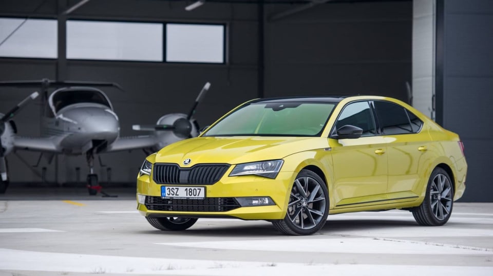 Škoda Superb SportLine v barvě Dragon skin.